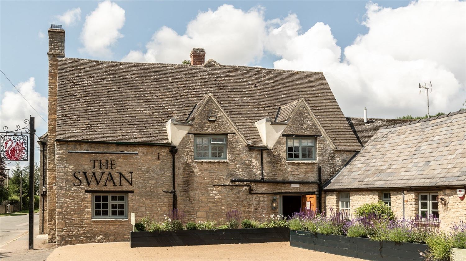 The Swan | Ascott-under-Wychwood | Cotswolds | OX7 | Food and Drink | Restaurants